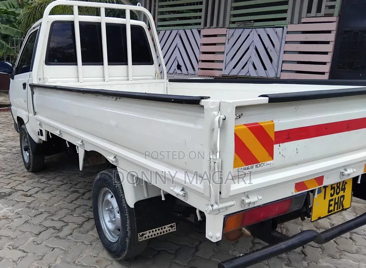 Toyota TownAce 2018 White