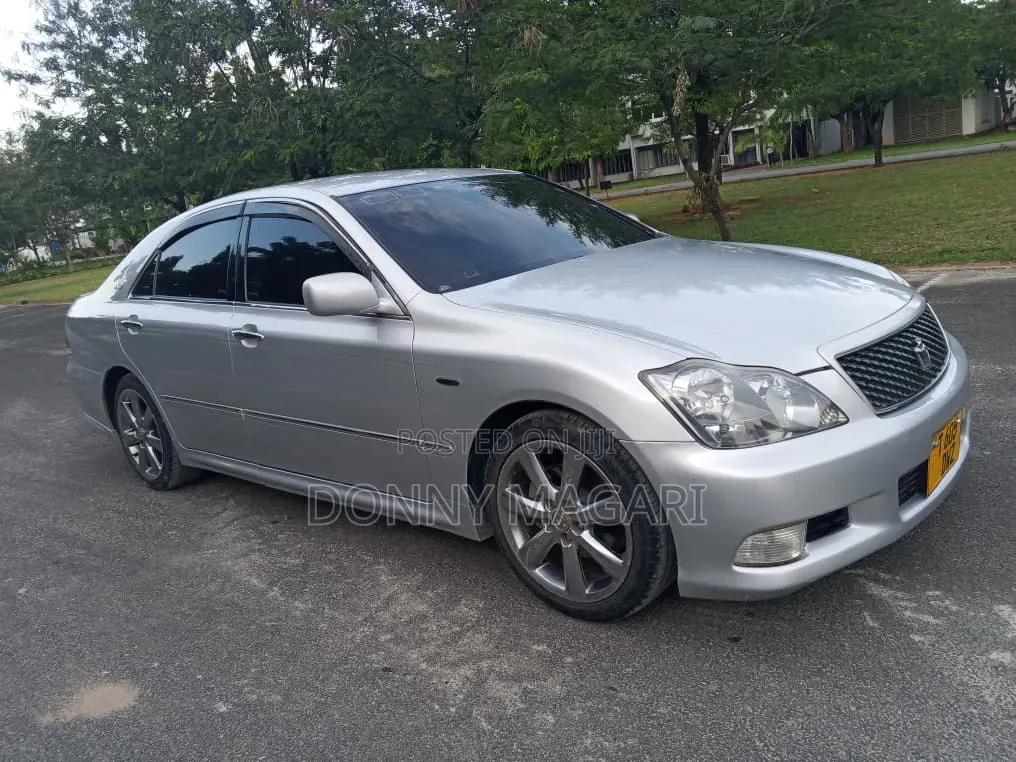 Toyota Crown 2006 Silver