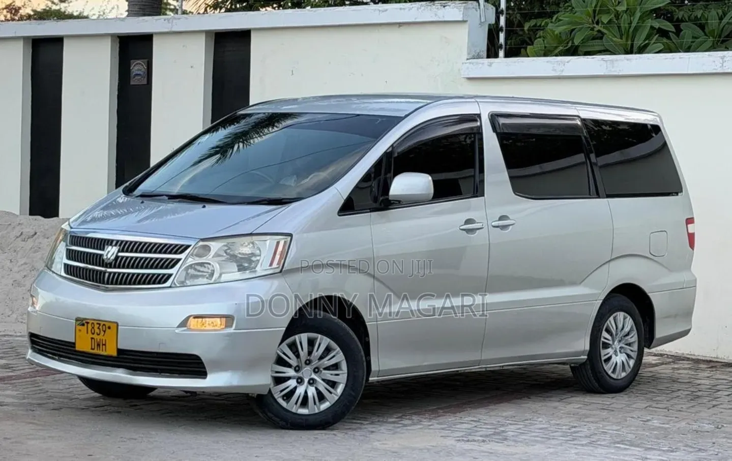 Toyota Alphard 2.4 Petrol AWD 2004 Silver