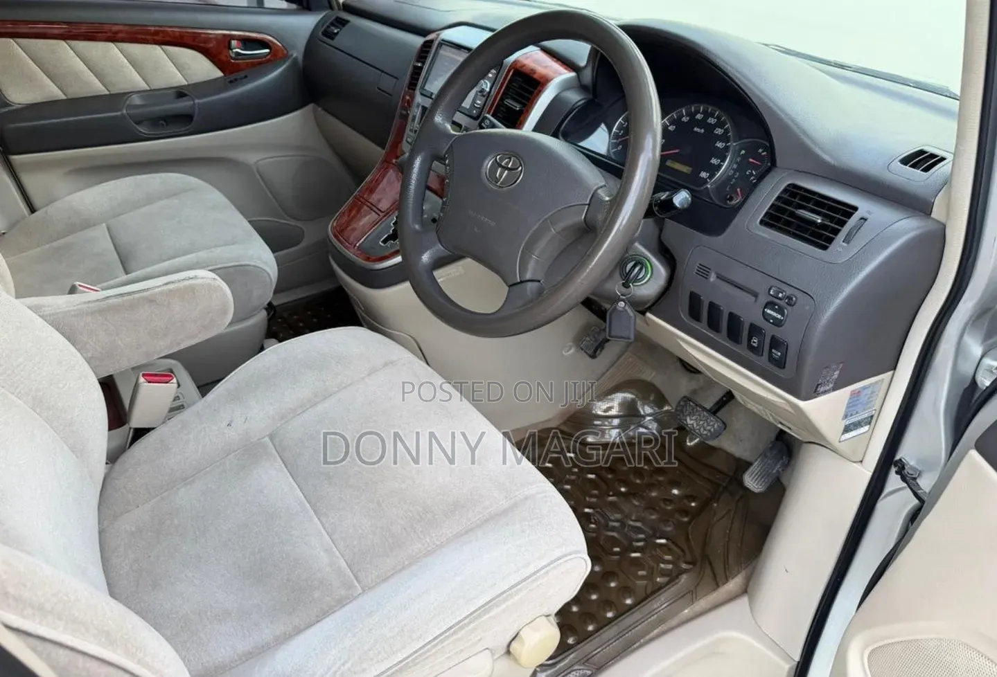 Toyota Alphard 2.4 Petrol AWD 2004 Silver