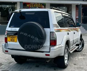 Toyota Land Cruiser Prado 2005 White
