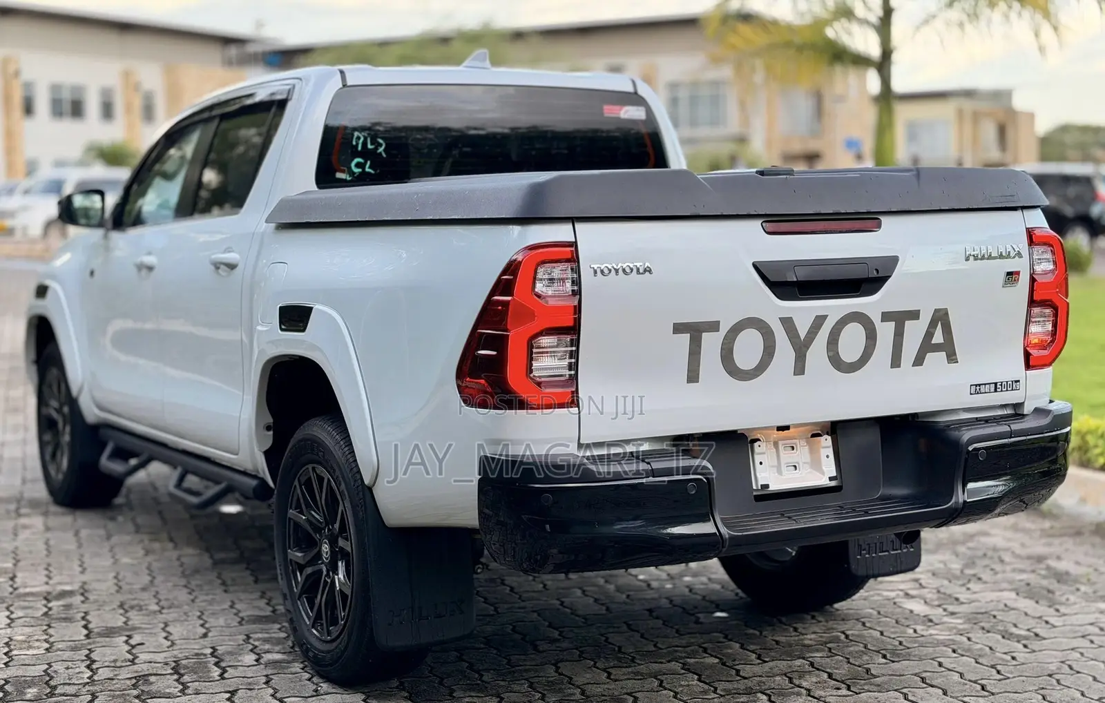 Toyota Hilux 2024 White
