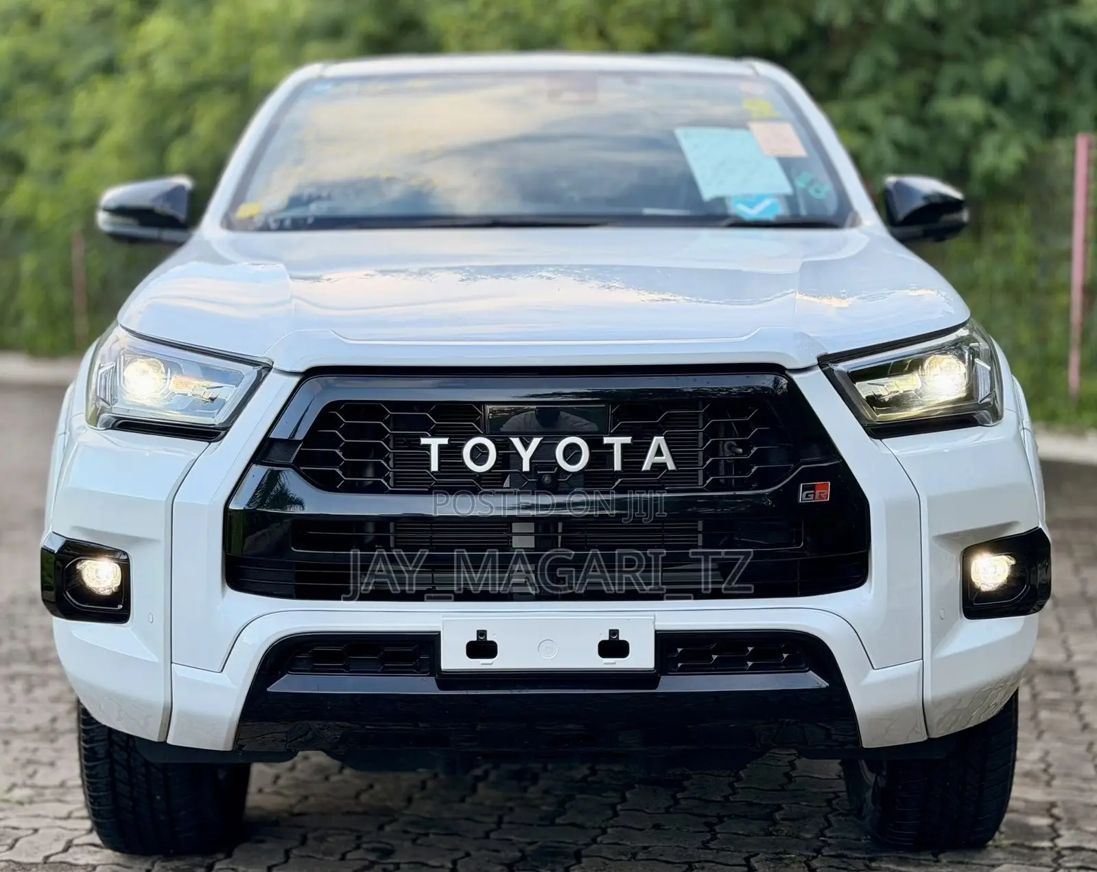 Toyota Hilux 2024 White