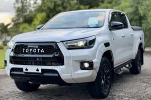 Toyota Hilux 2024 White