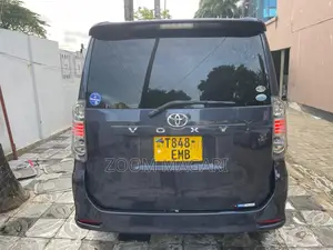 Toyota Noah 2010 Purple