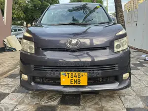Toyota Noah 2010 Purple