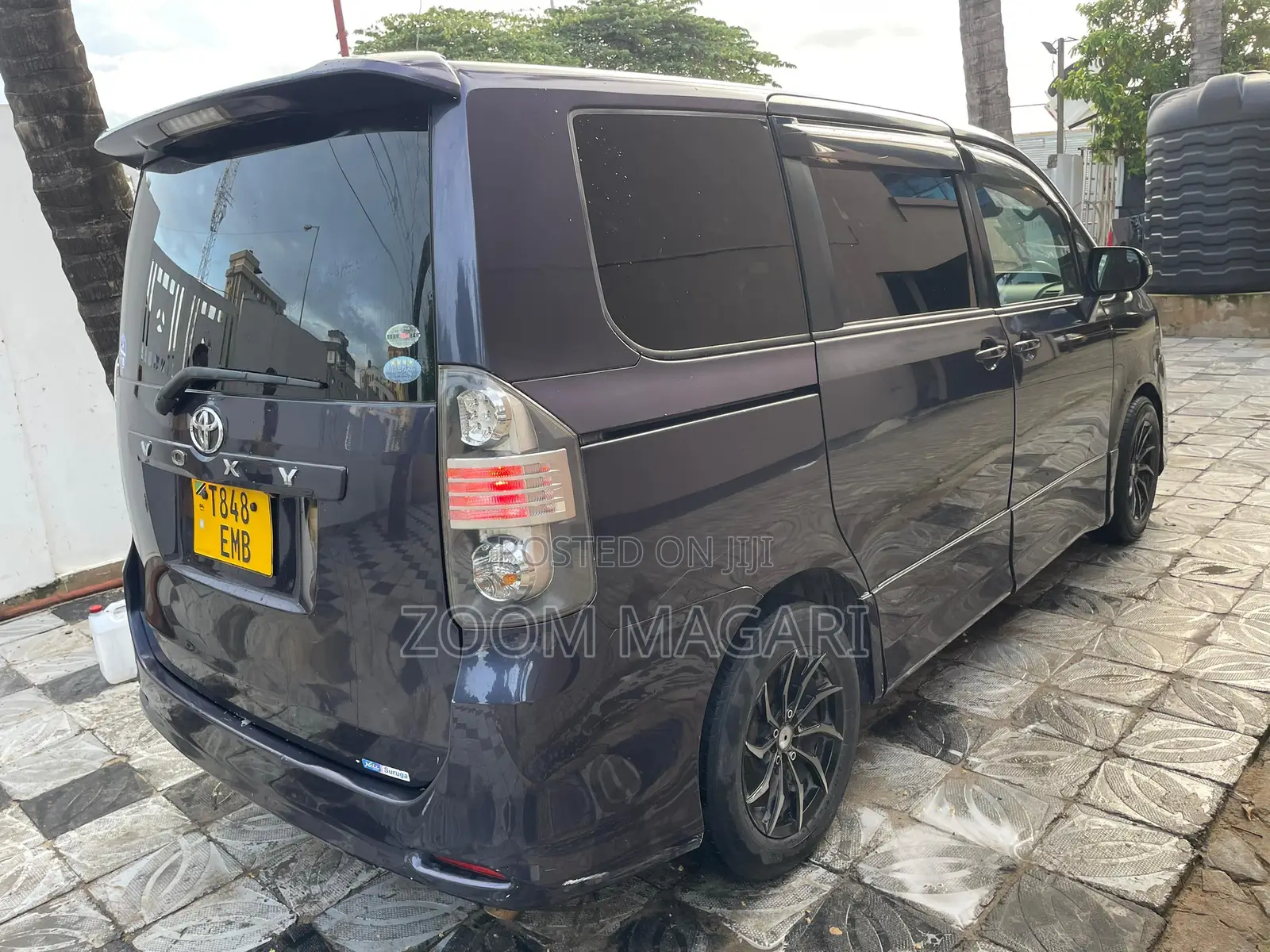 Toyota Noah 2010 Purple