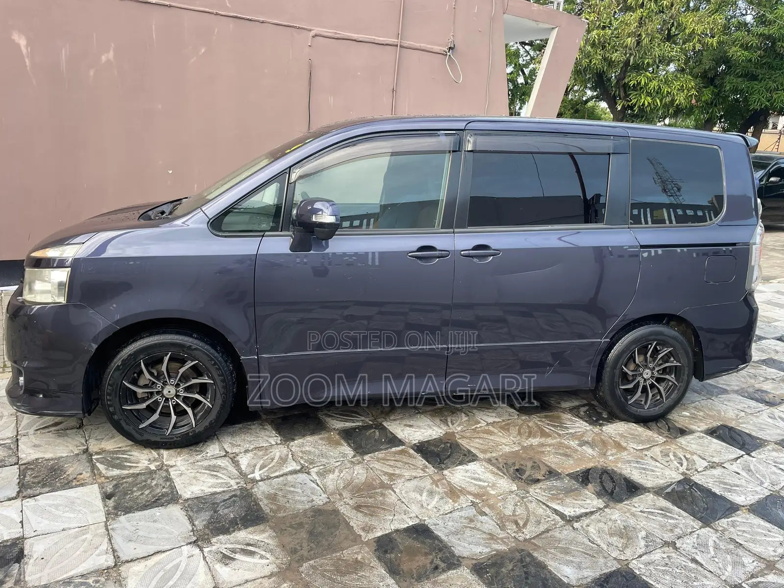 Toyota Noah 2010 Purple