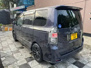 Toyota Noah 2010 Purple