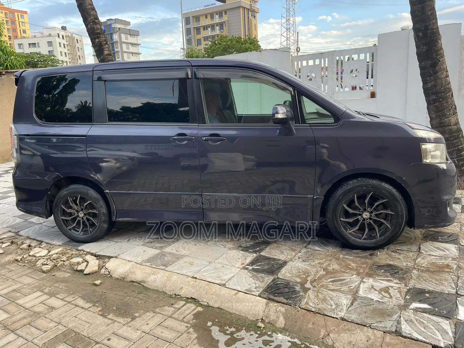 Toyota Noah 2010 Purple