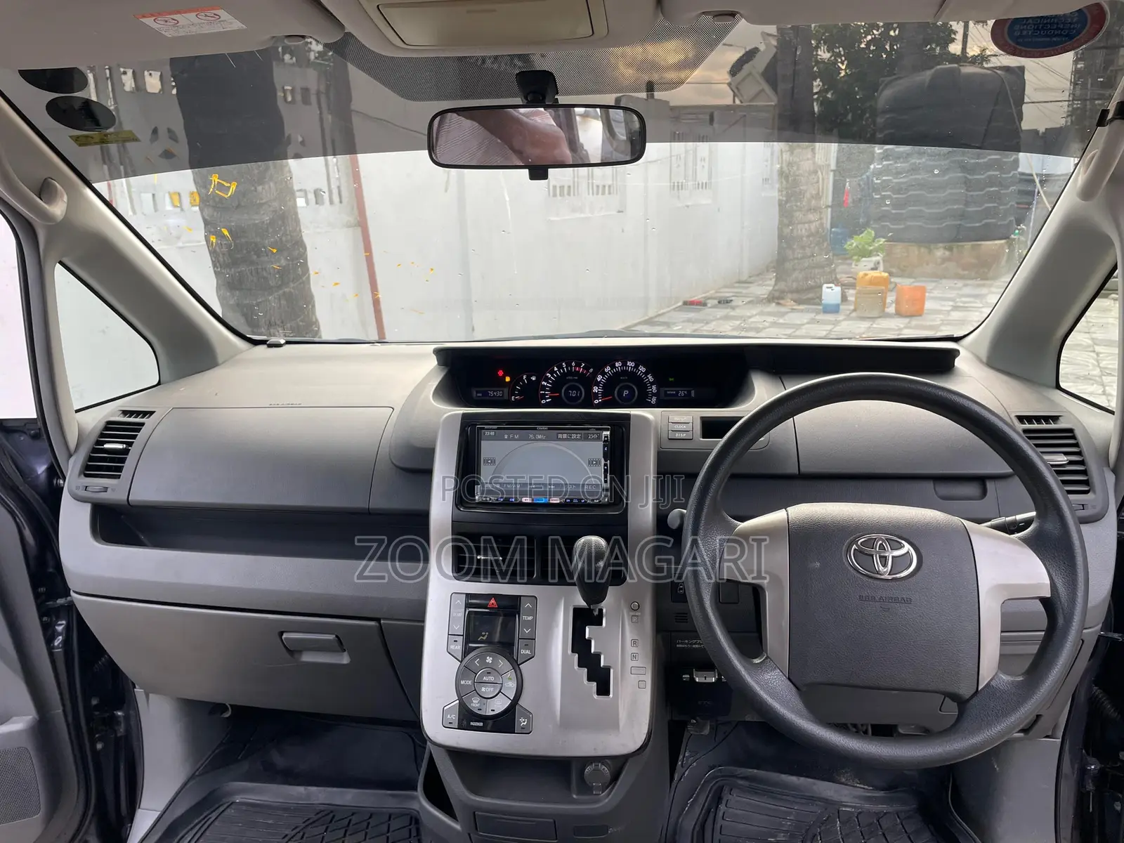 Toyota Noah 2010 Purple