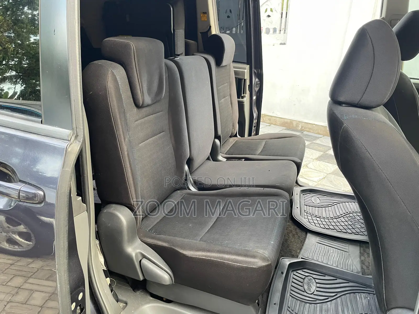 Toyota Noah 2010 Purple