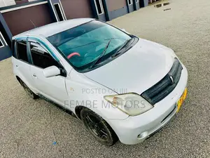 Toyota IST 2005 Silver
