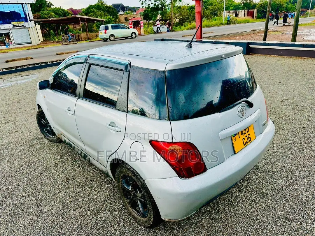 Toyota IST 2005 Silver