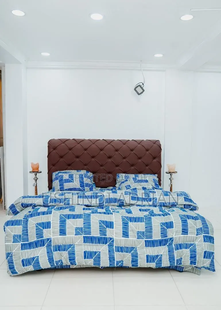 Bedding Set Ya Kifahari (King Size)
 Duvet 1
 Shuka 1
 Foronya 4