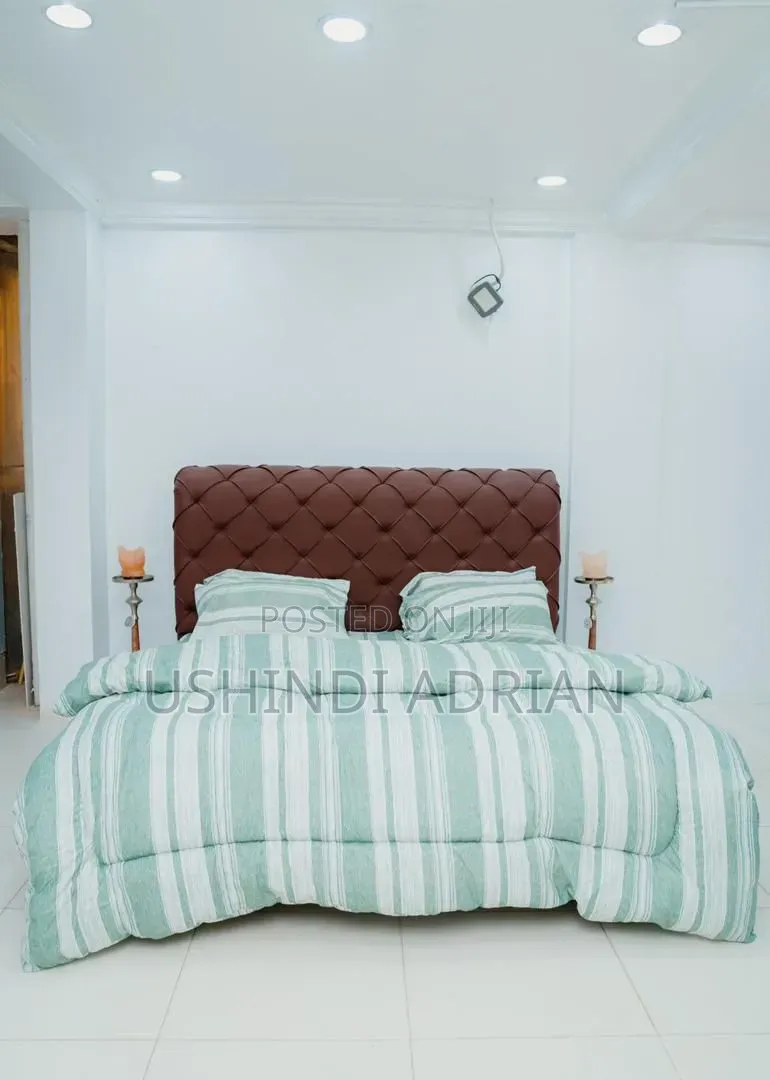 Bedding Set Ya Kifahari (King Size)
 Duvet 1
 Shuka 1
 Foronya 4