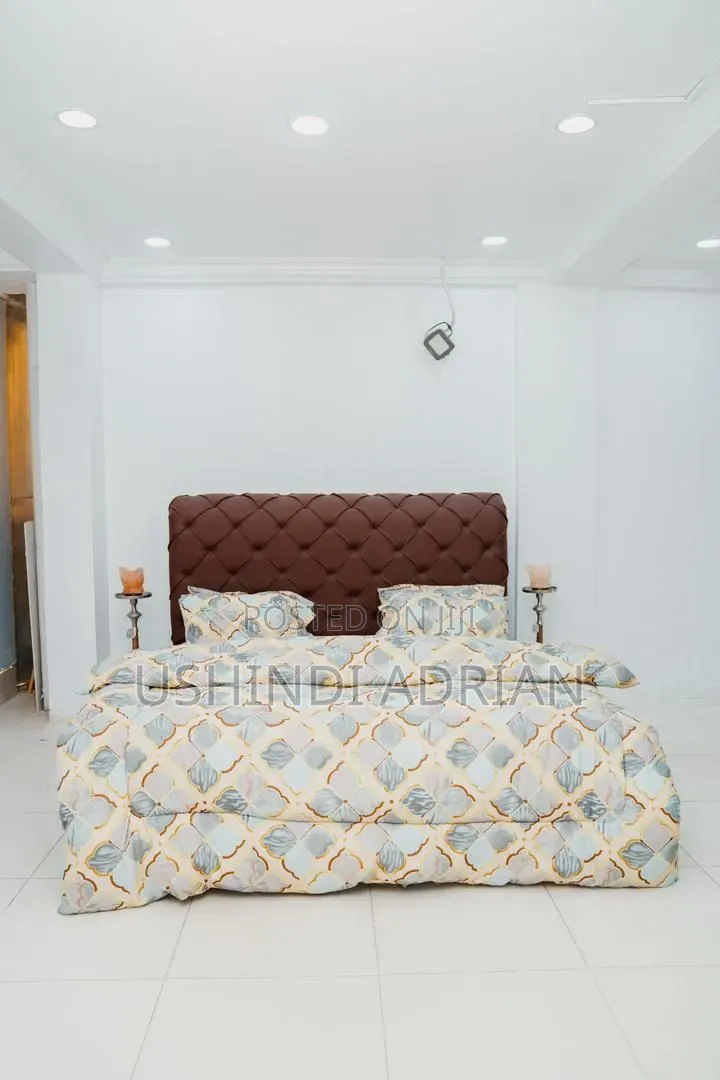 Bedding Set Ya Kifahari (King Size)
 Duvet 1
 Shuka 1
 Foronya 4