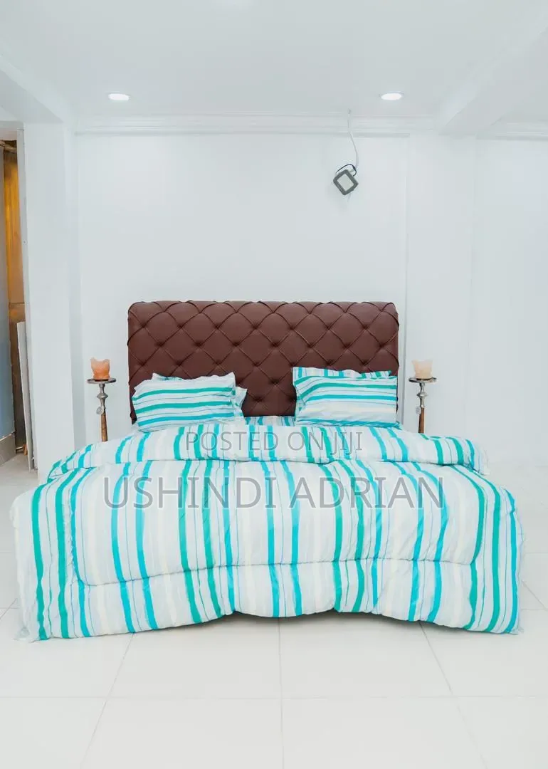 Bedding Set Ya Kifahari (King Size)
 Duvet 1
 Shuka 1
 Foronya 4
