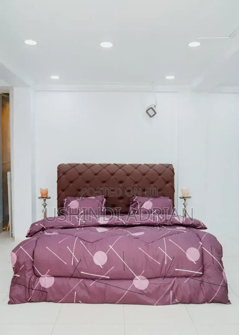 Bedding Set Ya Kifahari (King Size)
 Duvet 1
 Shuka 1
 Foronya 4