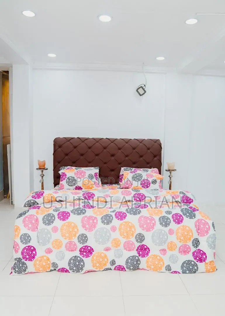 Bedding Set Ya Kifahari (King Size)
 Duvet 1
 Shuka 1
 Foronya 4