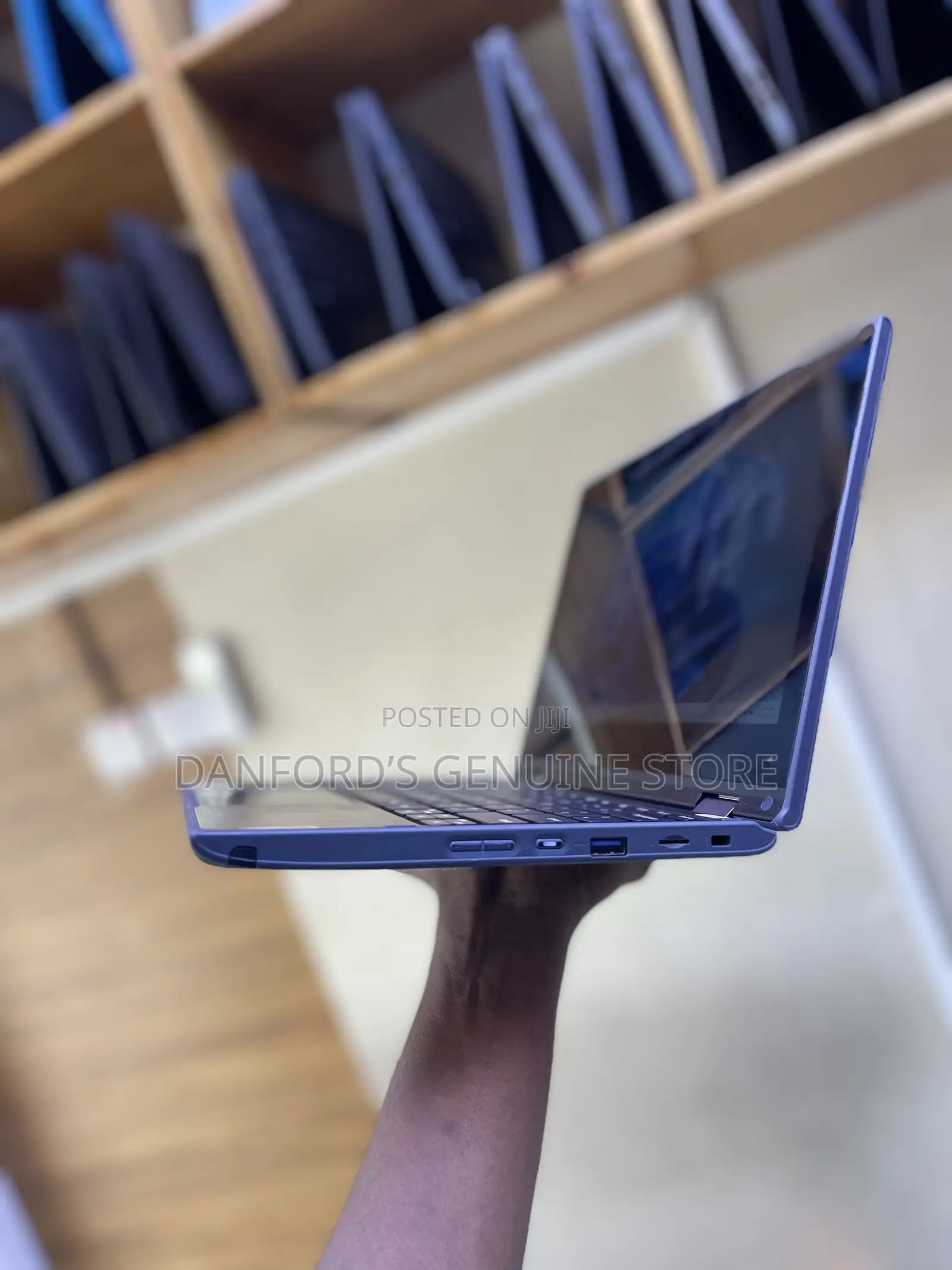 Laptop Lenovo 300e 8GB Intel Core i3 SSD 256GB