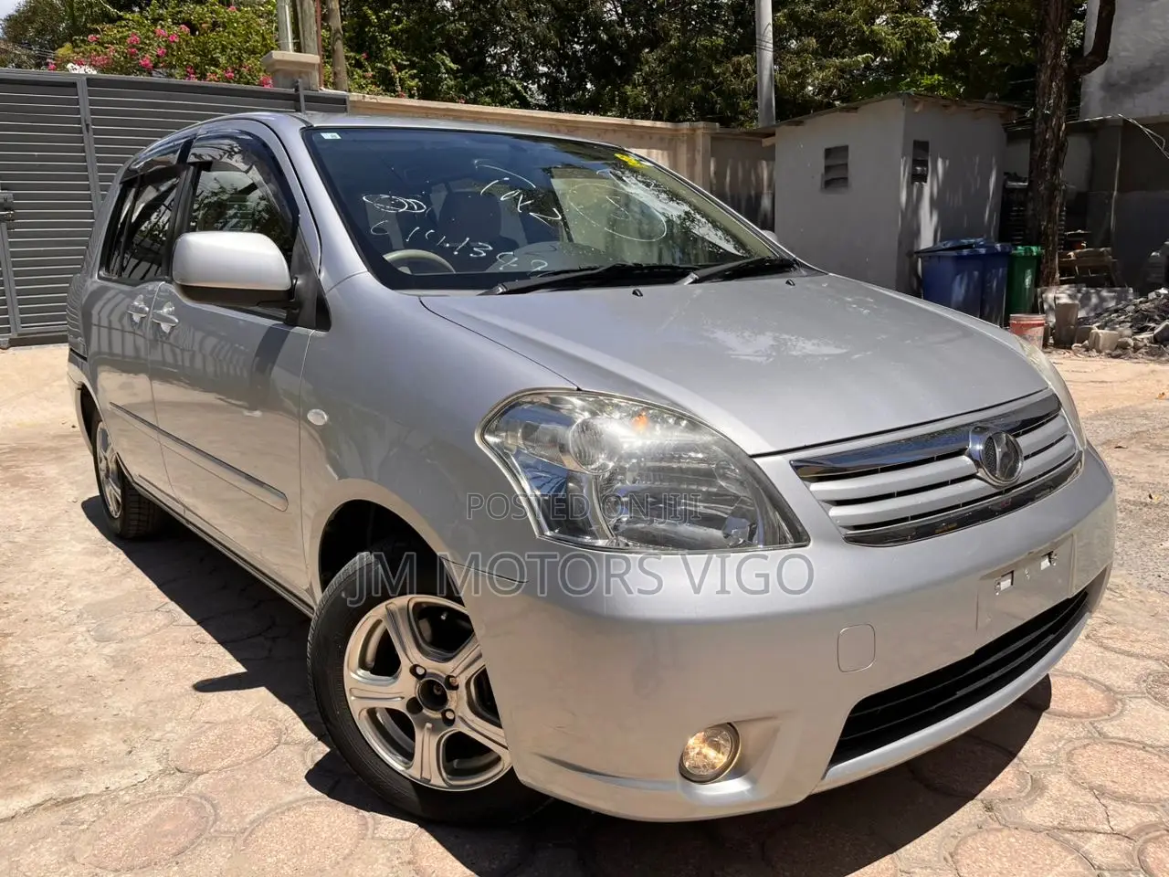 Toyota Raum 2010 Silver