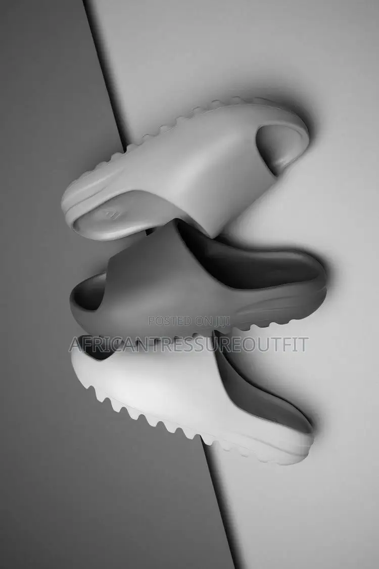 Yeezy Slides Casual Collection Available