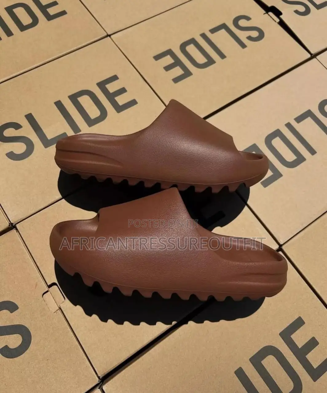 Yeezy Slides Casual Collection Available