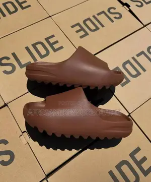 Yeezy Slides Casual Collection Available