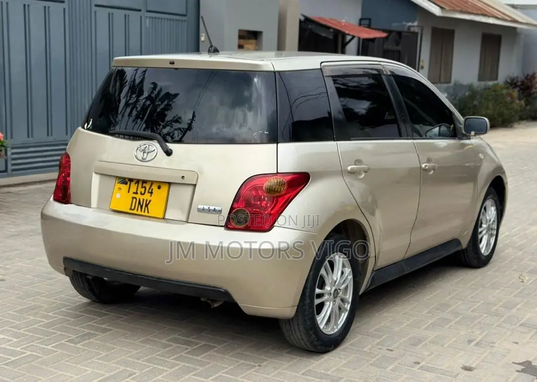 Toyota IST 2004 Beige