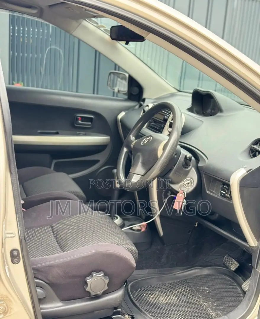 Toyota IST 2004 Beige