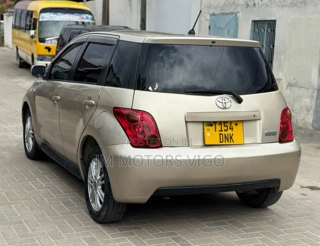 Toyota IST 2004 Beige