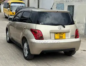 Toyota IST 2004 Beige