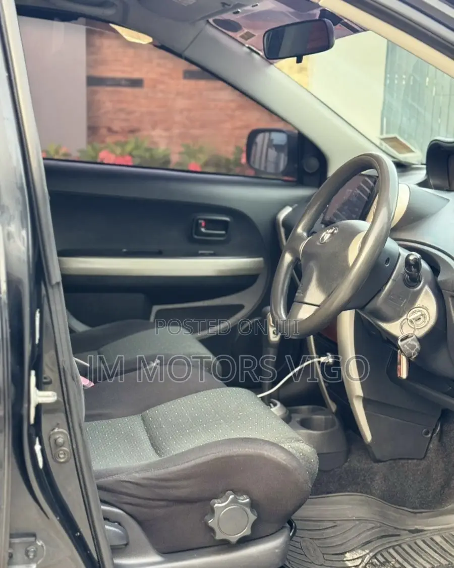 Toyota IST 2006 Black