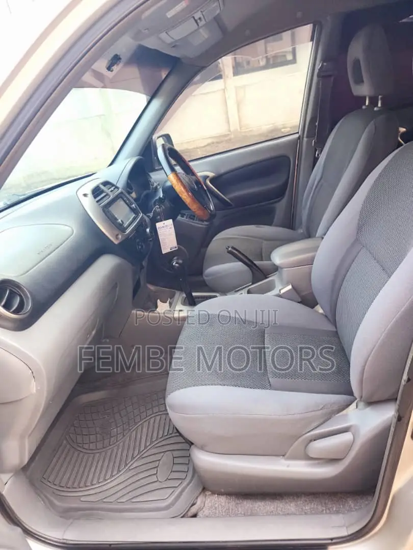 Toyota RAV4 2005 Gold