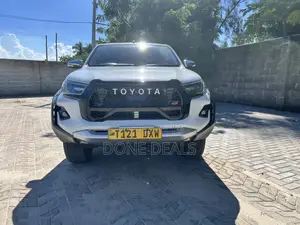 Toyota Hilux 2020 White