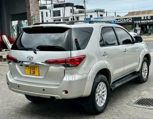 Toyota Fortuner 2015 Silver