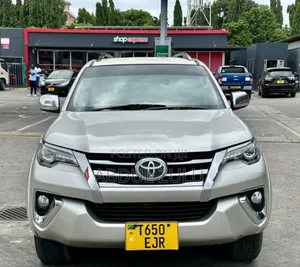 Toyota Fortuner 2015 Silver