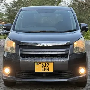 Toyota Noah 2008 Gray