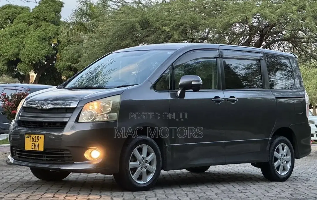 Toyota Noah 2008 Gray