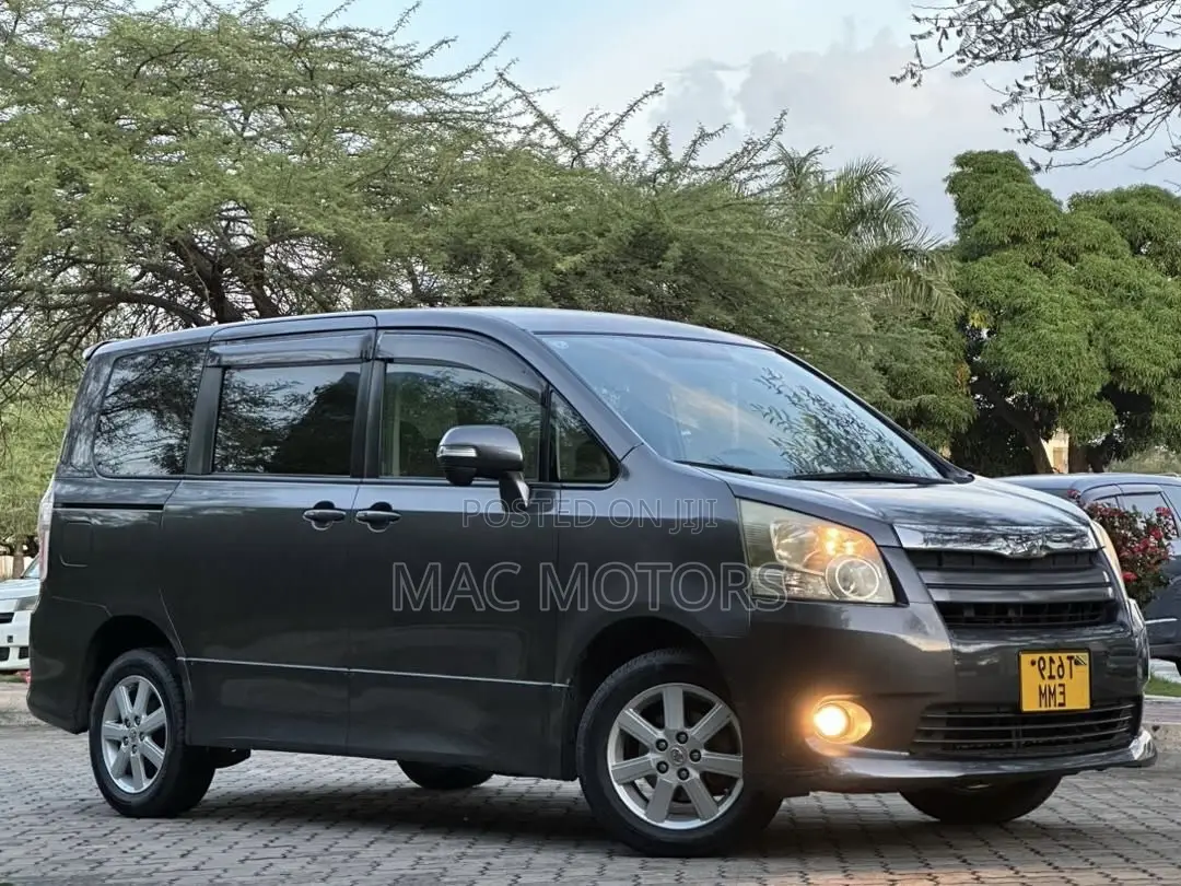 Toyota Noah 2008 Gray