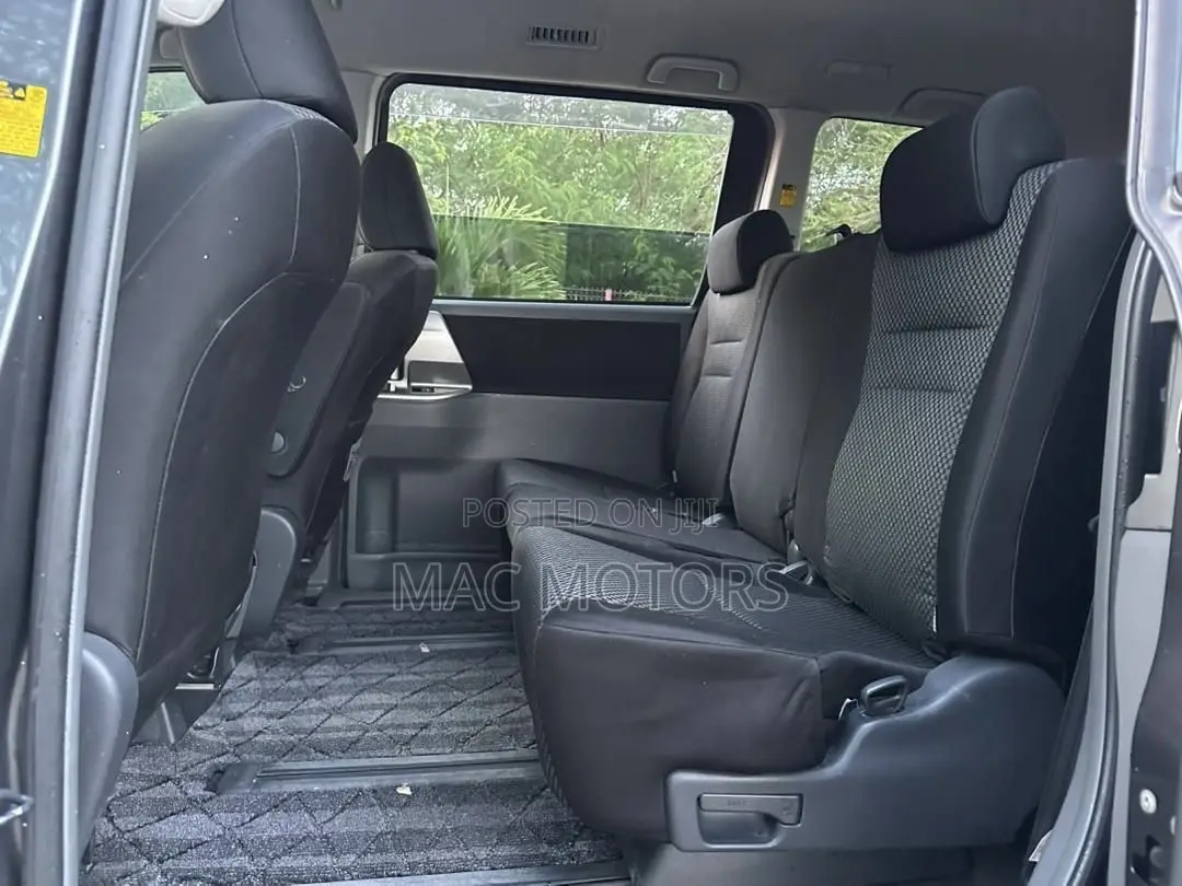Toyota Noah 2008 Gray