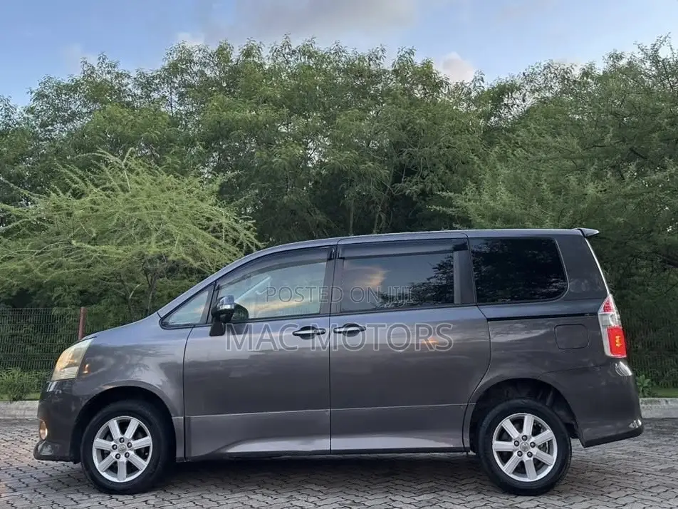 Toyota Noah 2008 Gray