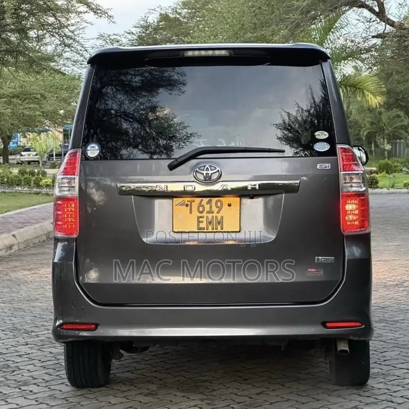Toyota Noah 2008 Gray