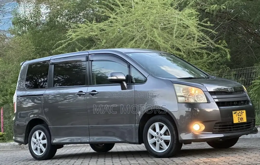 Toyota Noah 2008 Gray