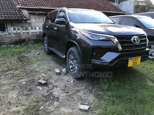 Toyota Fortuner 2020 Gray
