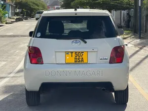 Toyota IST 2003 White