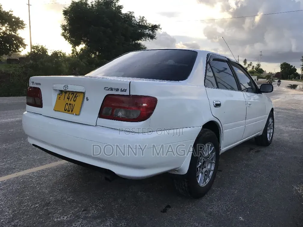 Toyota Carina 2000 White