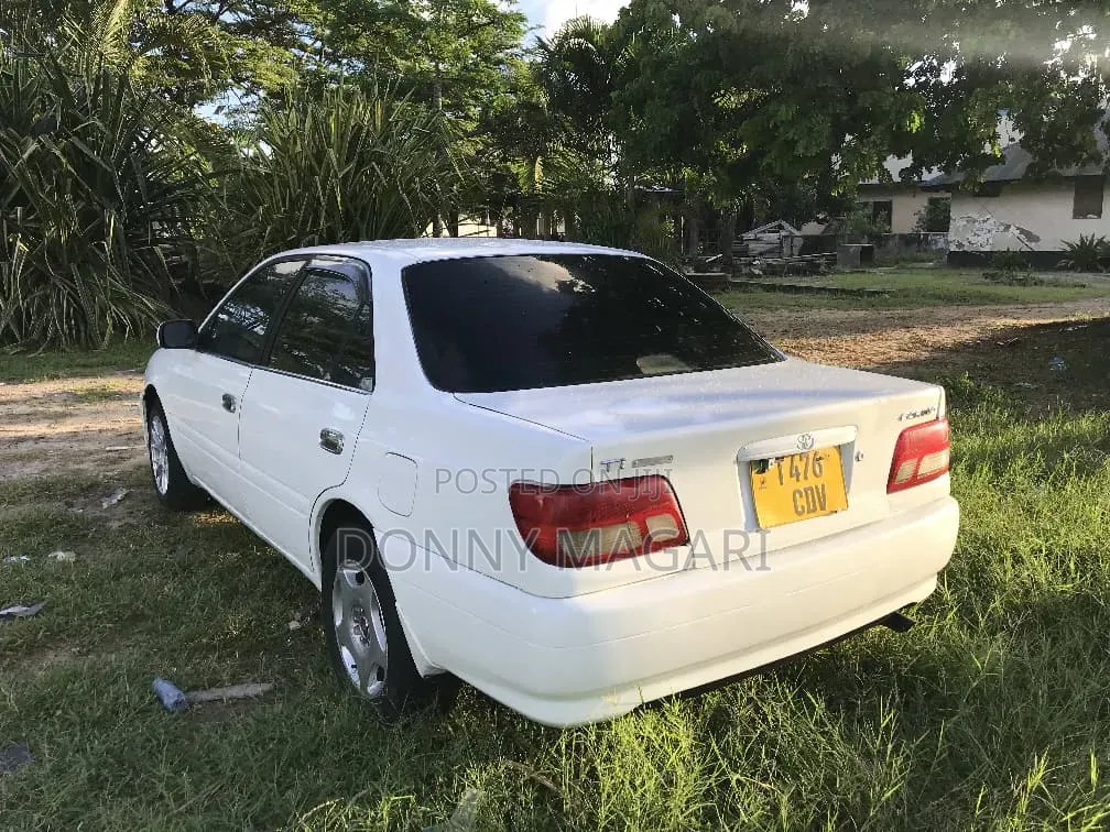 Toyota Carina 2000 White