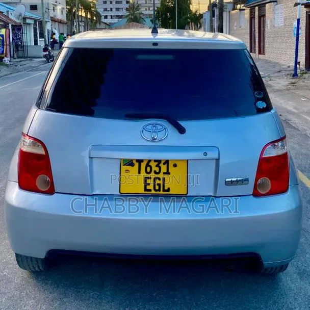 Toyota IST 2005 Silver